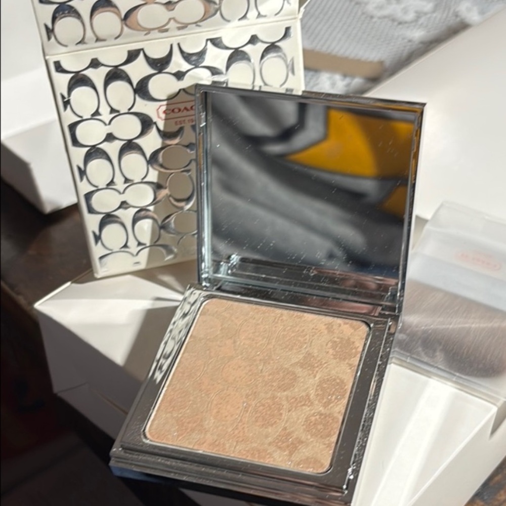 Coach shimmer powder‎ NWT